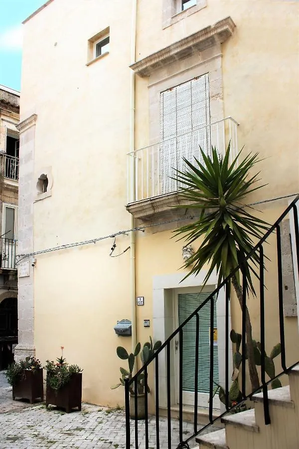 Villa Reggia del Saraceno Syracuse Italia